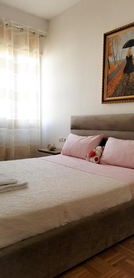 City Center Cute And Comfy Apartment - Ajia Apartments Tirana Kültér fotó