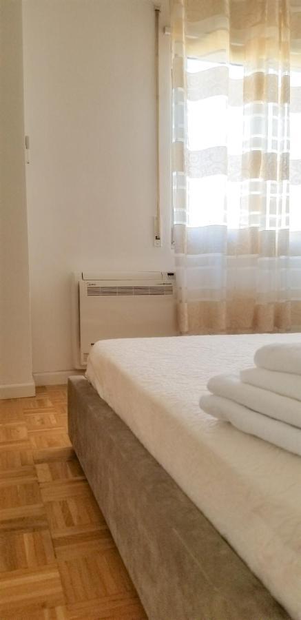 City Center Cute And Comfy Apartment - Ajia Apartments Tirana Kültér fotó
