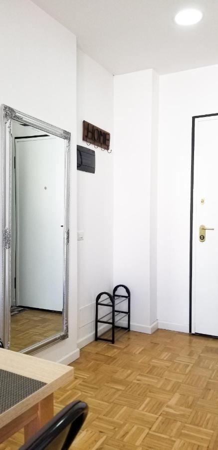 City Center Cute And Comfy Apartment - Ajia Apartments Tirana Kültér fotó