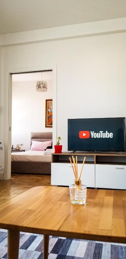 City Center Cute And Comfy Apartment - Ajia Apartments Tirana Kültér fotó