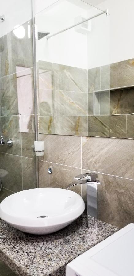 City Center Cute And Comfy Apartment - Ajia Apartments Tirana Kültér fotó