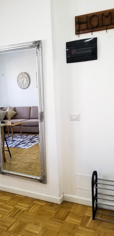 City Center Cute And Comfy Apartment - Ajia Apartments Tirana Kültér fotó