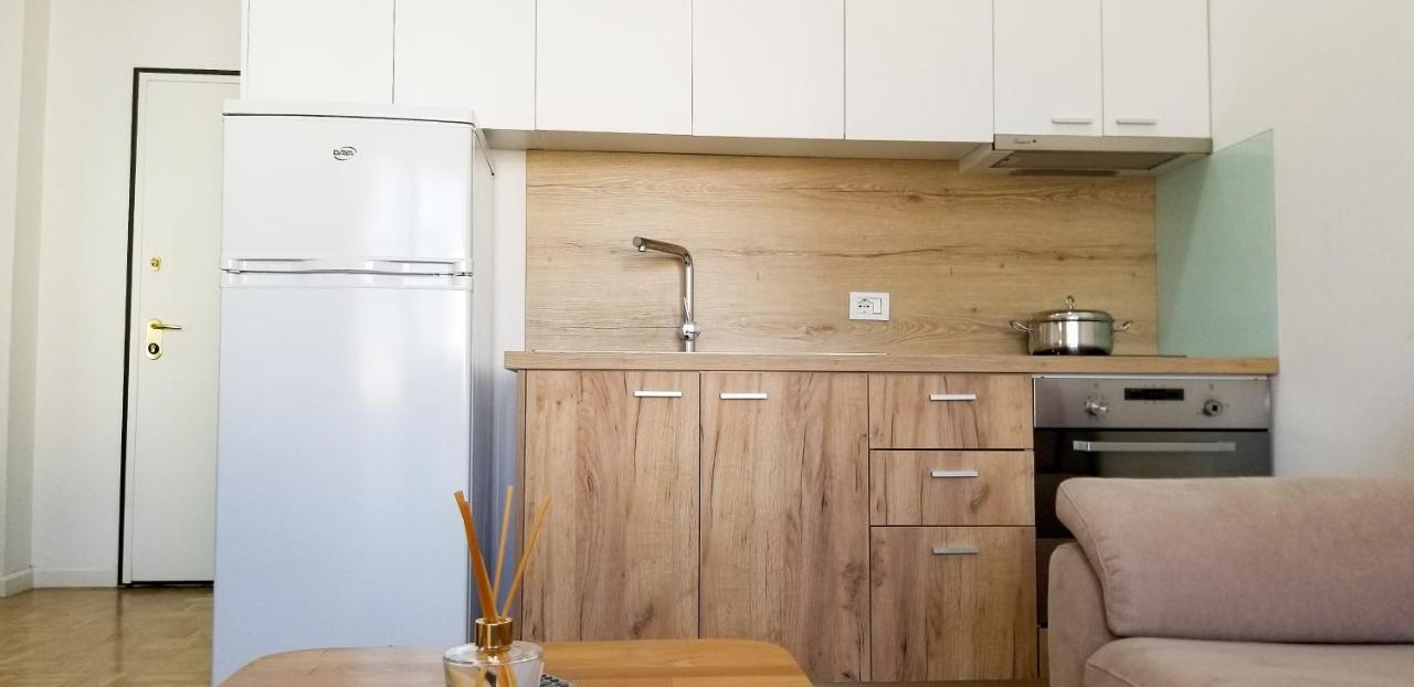 City Center Cute And Comfy Apartment - Ajia Apartments Tirana Kültér fotó