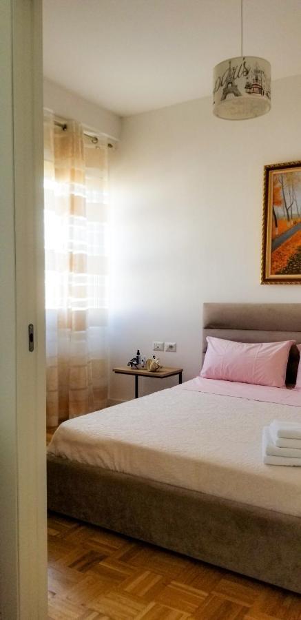 City Center Cute And Comfy Apartment - Ajia Apartments Tirana Kültér fotó