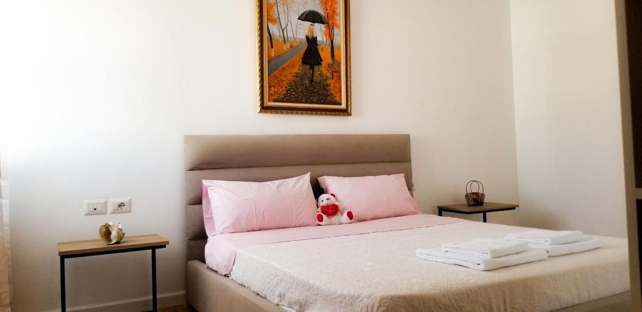City Center Cute And Comfy Apartment - Ajia Apartments Tirana Kültér fotó
