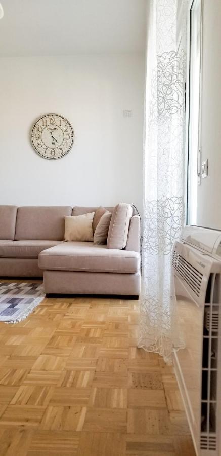 City Center Cute And Comfy Apartment - Ajia Apartments Tirana Kültér fotó