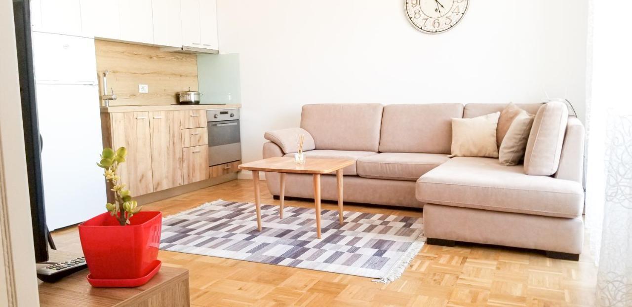 City Center Cute And Comfy Apartment - Ajia Apartments Tirana Kültér fotó